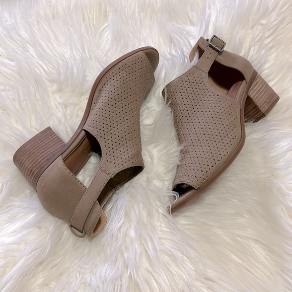 Jessica Simpson Heels - Picture 1 of 3